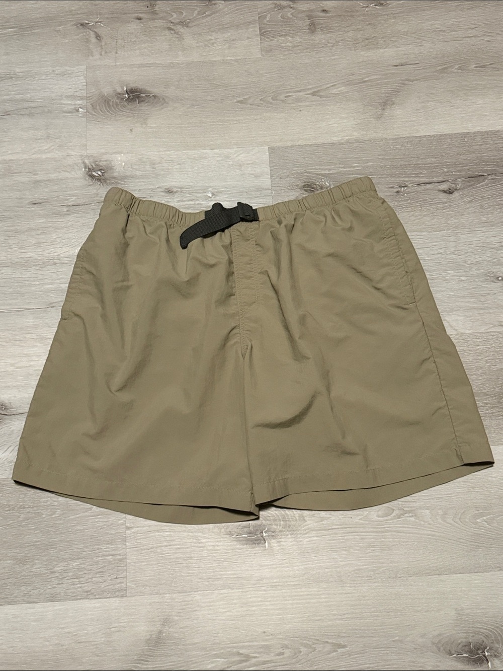 Columbia Men's Olive/Tan Athletic Shorts with Adjustable Buckle - Messed Lined